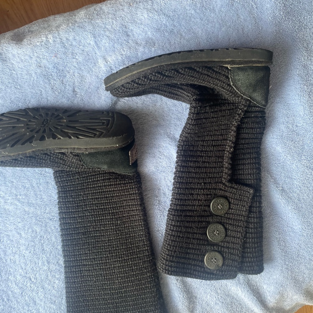 Ugg Black Knit Buttoned Boots. - image 6